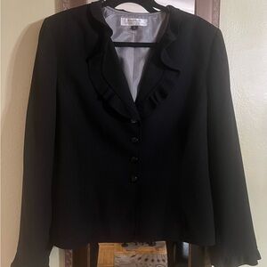 Classy Tahari Arthur S. Levine Two piece Skirt Suit Size 16.